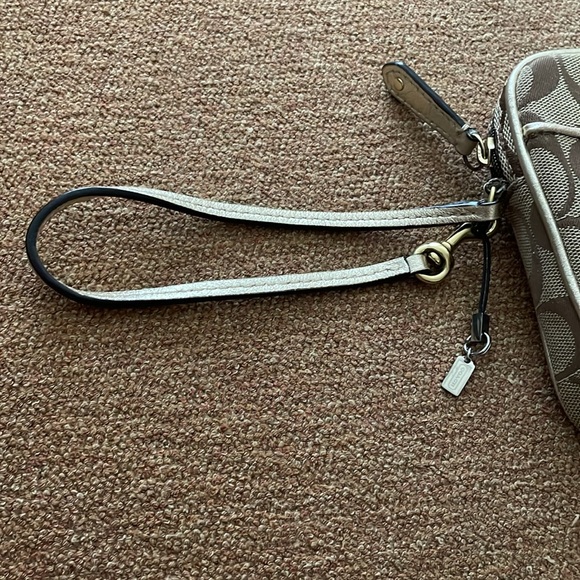 Coach wristlet accessory case. - Picture 4 of 7